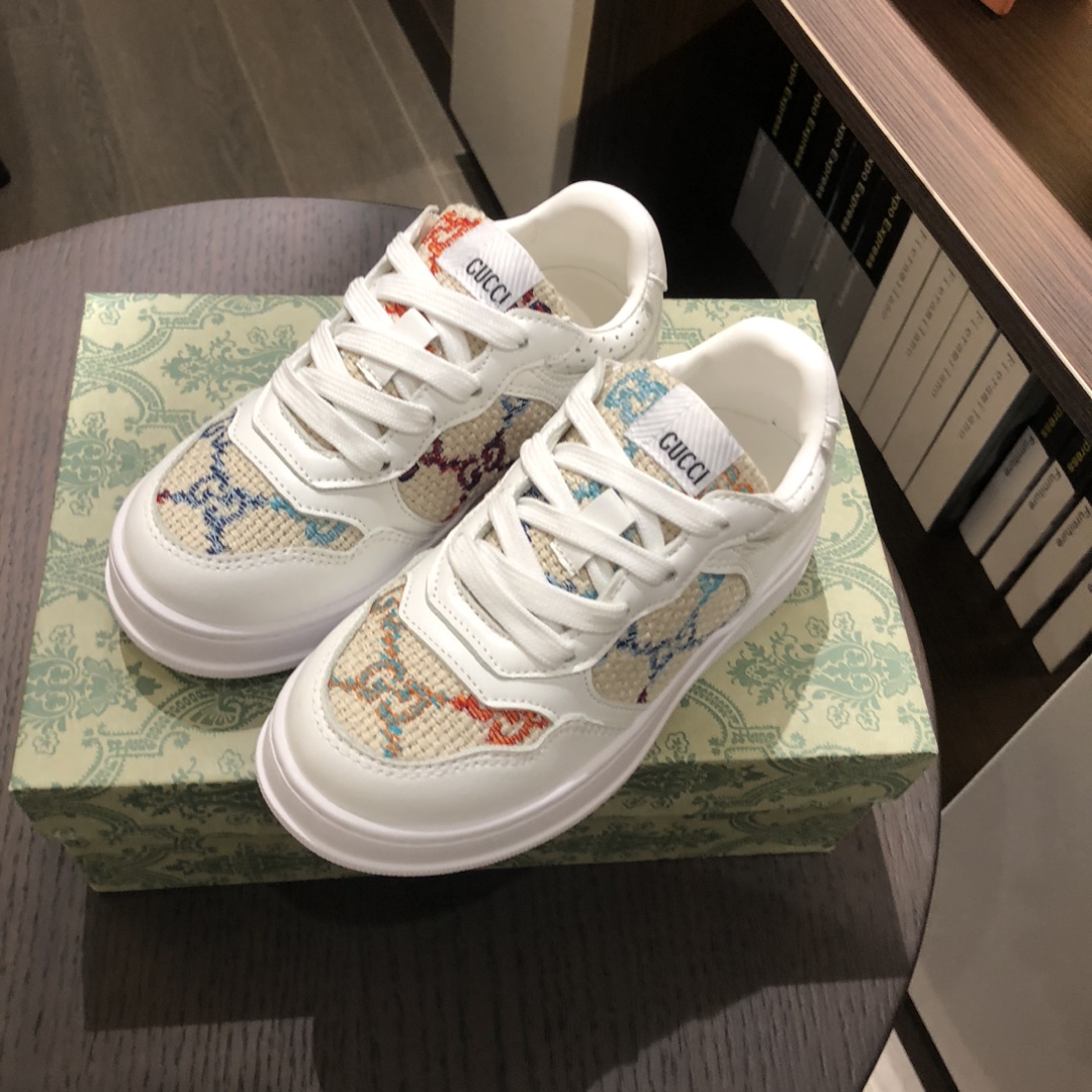 Children's shoes child